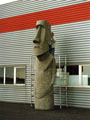 Exposition extérieure du moai en polystyrène