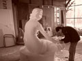 Retouche de la sculpture en polystyrène